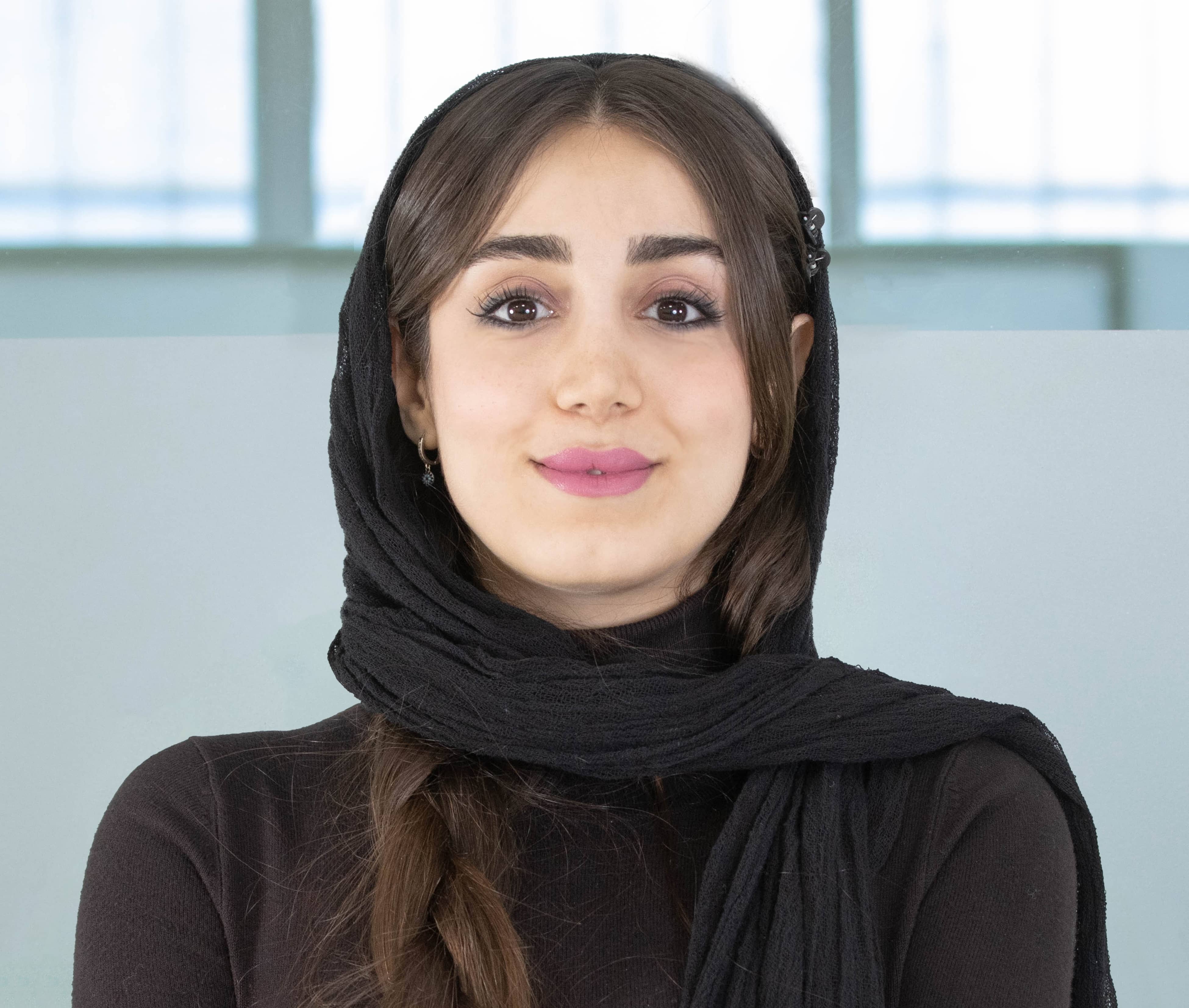 نیلوفر کنجدی