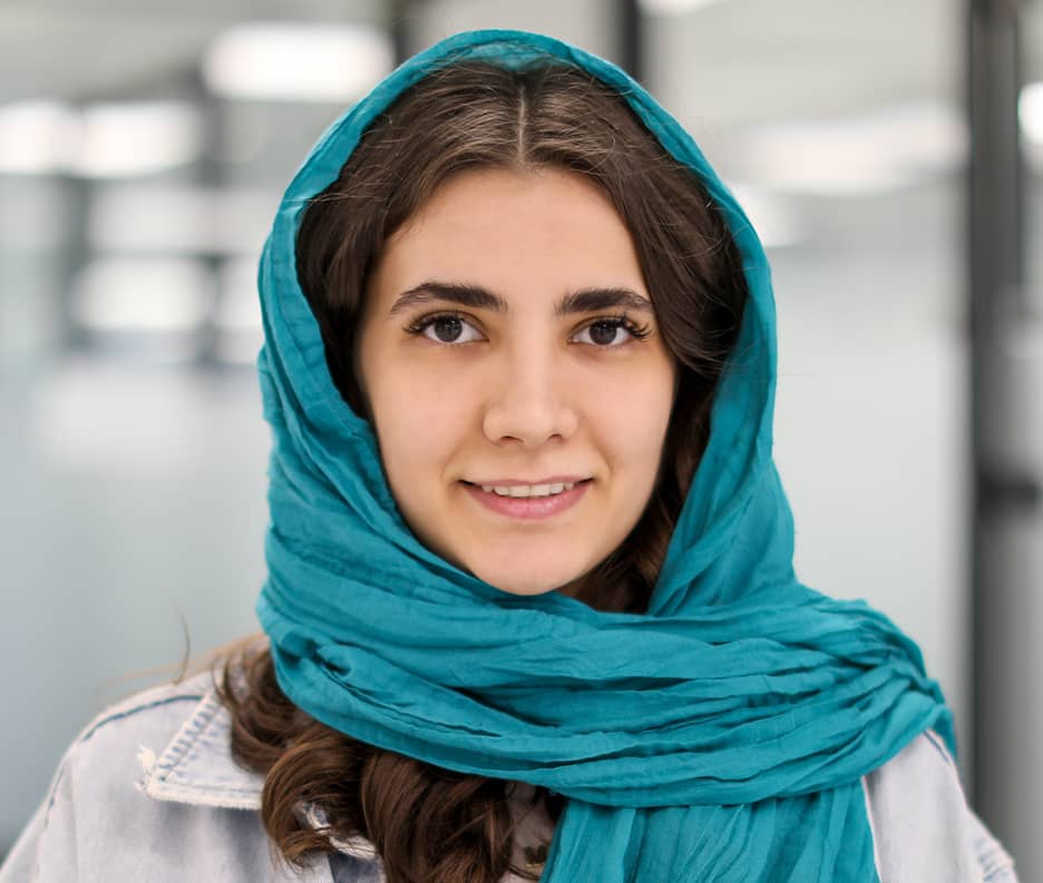 محیا حاتمی