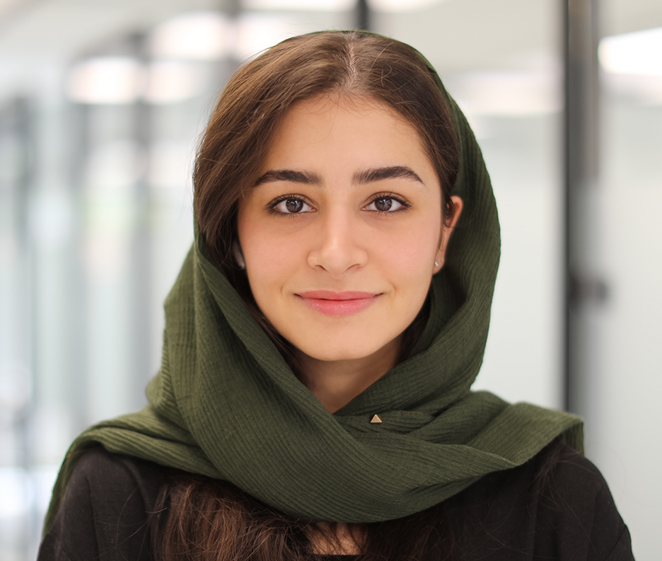 پریا گل حسینی