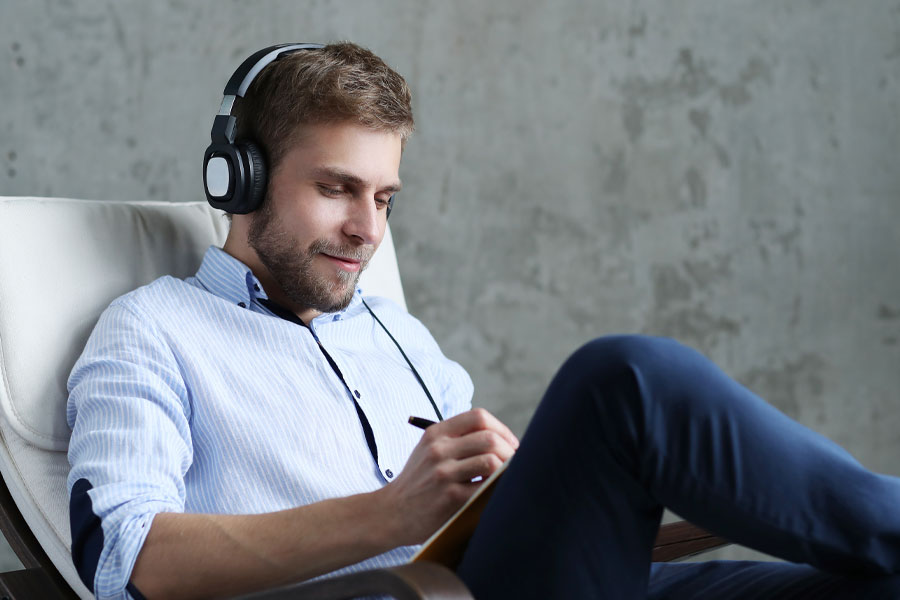 حواسمون به تاریخ ها توی Listening باشه